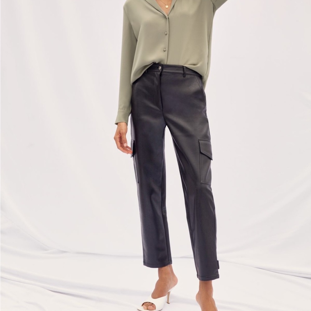 Wilfred Modern Cargo Vegan Leather Pant in Size 00 - Picture 4 of 4